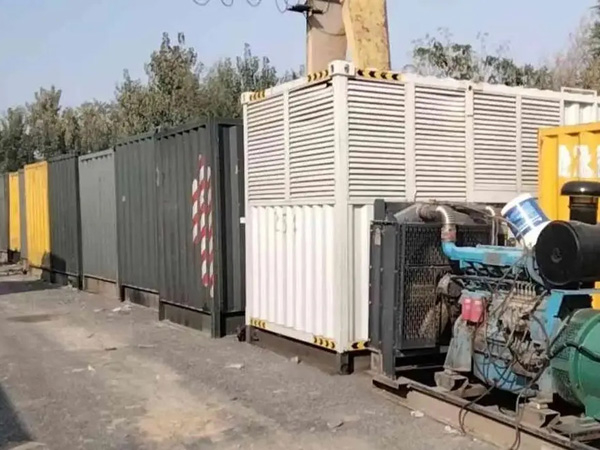 东宝200KW柴油发电机机组每小时油耗是多少？