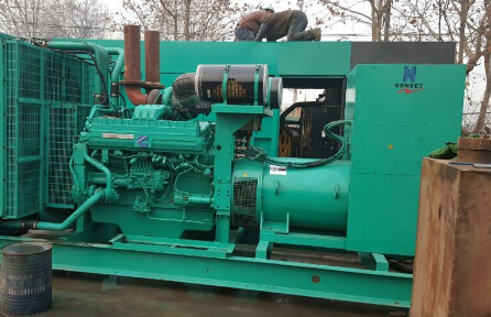 东宝发电机组如何判断水冷式机油散热器内部是否需要清洗？